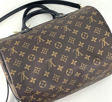 Load image into Gallery viewer, Louis Vuitton speedy 30 bandouliere world tour