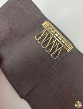 Load image into Gallery viewer, Louis vuitton 6 keyholder in damier