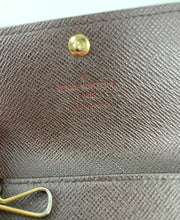 Load image into Gallery viewer, Louis vuitton 6 keyholder in damier