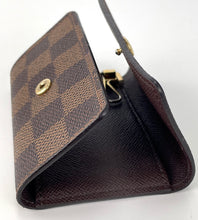 Load image into Gallery viewer, Louis vuitton 6 keyholder in damier