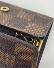 Load image into Gallery viewer, Louis vuitton 6 keyholder in damier
