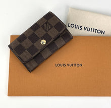 Load image into Gallery viewer, Louis vuitton 6 keyholder in damier