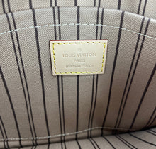 Load image into Gallery viewer, Louis Vuitton pochette in monogram