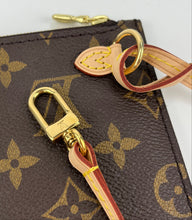 Load image into Gallery viewer, Louis Vuitton pochette in monogram