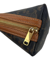Load image into Gallery viewer, Celine clutch on chain in triomphe canvas and lambskin