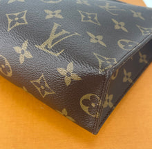 Load image into Gallery viewer, Louis Vuitton toiletry 26