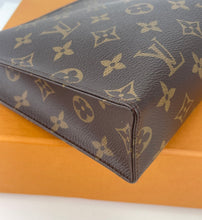 Load image into Gallery viewer, Louis Vuitton toiletry 26