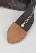 Load image into Gallery viewer, Louis Vuitton toiletry 26