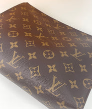 Load image into Gallery viewer, Louis Vuitton toiletry 26