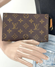 Load image into Gallery viewer, Louis Vuitton monogram pochette clutch