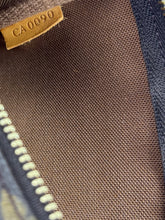 Load image into Gallery viewer, Louis Vuitton pochette accessories in monogram