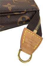 Load image into Gallery viewer, Louis Vuitton pochette accessories in monogram