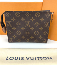 Load image into Gallery viewer, Louis Vuitton toiletry 19