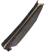 Load image into Gallery viewer, Louis Vuitton toiletry 19