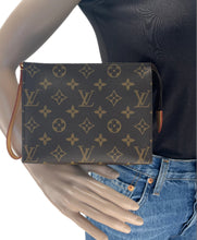 Load image into Gallery viewer, Louis Vuitton toiletry 19 with insert