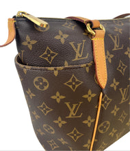 Load image into Gallery viewer, Louis Vuitton totally PM in monogram
