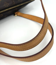 Load image into Gallery viewer, Louis Vuitton totally PM in monogram