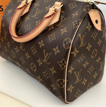 Load image into Gallery viewer, Louis Vuitton speedy 25 in monogram