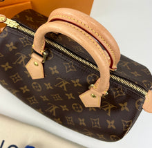 Load image into Gallery viewer, Louis Vuitton speedy 25 in monogram