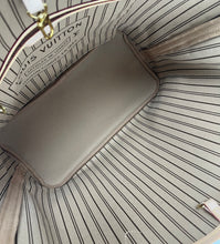Load image into Gallery viewer, Louis Vuitton neverfull MM in monogram canvas