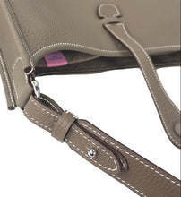 Load image into Gallery viewer, Hermes Evelyne poche III PM in etoupe