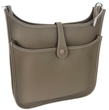 Load image into Gallery viewer, Hermes Evelyne poche III PM in etoupe