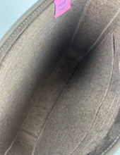 Load image into Gallery viewer, Hermes Evelyne poche III PM in etoupe