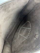 Load image into Gallery viewer, Hermes Evelyne poche III PM in etoupe