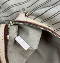Load image into Gallery viewer, Louis Vuitton delightful GM