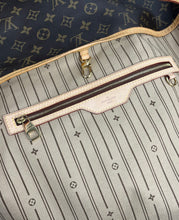 Load image into Gallery viewer, Louis Vuitton delightful GM