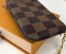 Load image into Gallery viewer, Louis Vuitton key pouch in damier ebene