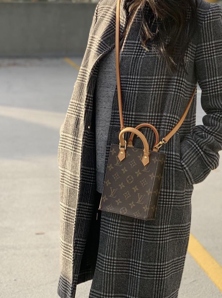 Louis Vuitton petit sac plat – Lady Clara's Collection Louis Vuitton petit sac plat – Lady Clara's Collection