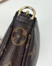 Load image into Gallery viewer, Louis Vuitton pochette accessories in monogram