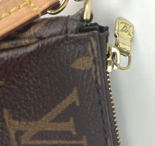 Load image into Gallery viewer, Louis Vuitton pochette accessories in monogram