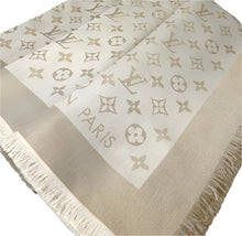 Load image into Gallery viewer, Louis Vuitton shine shawl white/gold