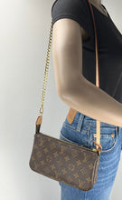Load image into Gallery viewer, Louis Vuitton pochette accessories in monogram
