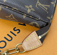 Load image into Gallery viewer, Louis Vuitton pochette accessories in monogram