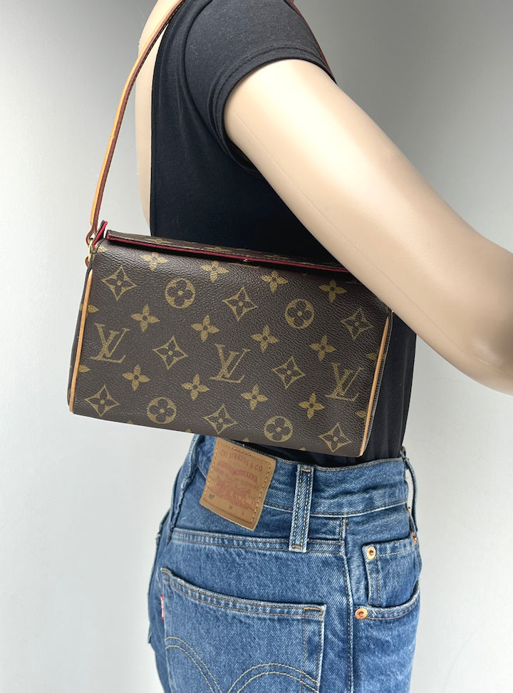 バッグ LOUIS VUITTON MONOGRAM /RECITAL Louis Vuitton Monogram Recital Bag - Consigned Designs