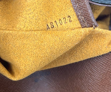 Load image into Gallery viewer, Louis Vuitton musette salsa in monogram