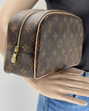 Load image into Gallery viewer, Louis Vuitton toiletry 25 in monogram canvas