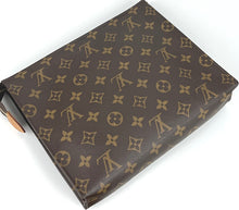 Load image into Gallery viewer, Louis Vuitton toiletry 26