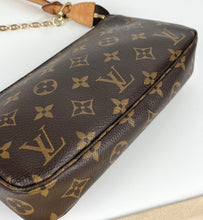 Load image into Gallery viewer, Louis Vuitton pochette accessories in monogram