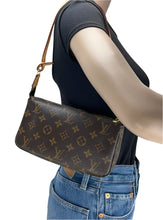 Load image into Gallery viewer, Louis Vuitton pochette accessories in monogram