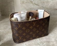 Load image into Gallery viewer, Louis Vuitton nice BB
