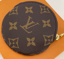 Load image into Gallery viewer, Louis Vuitton 2017 Christmas animation round coin purse