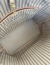 Load image into Gallery viewer, Louis Vuitton neverfull MM monogram