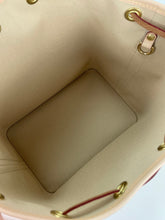 Load image into Gallery viewer, Louis Vuitton noe BB bucket bag in azur