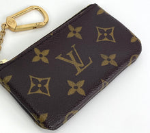 Load image into Gallery viewer, Louis Vuitton key pouch in monogram