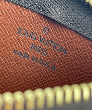 Load image into Gallery viewer, Louis Vuitton key pouch in monogram