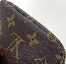 Load image into Gallery viewer, Louis Vuitton key pouch in monogram